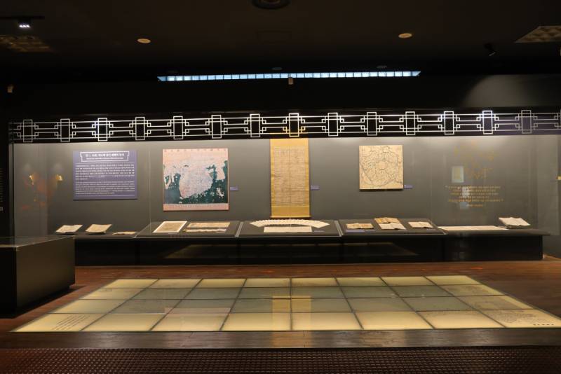 국립지도박물관 현대적인 로비 내부 전경