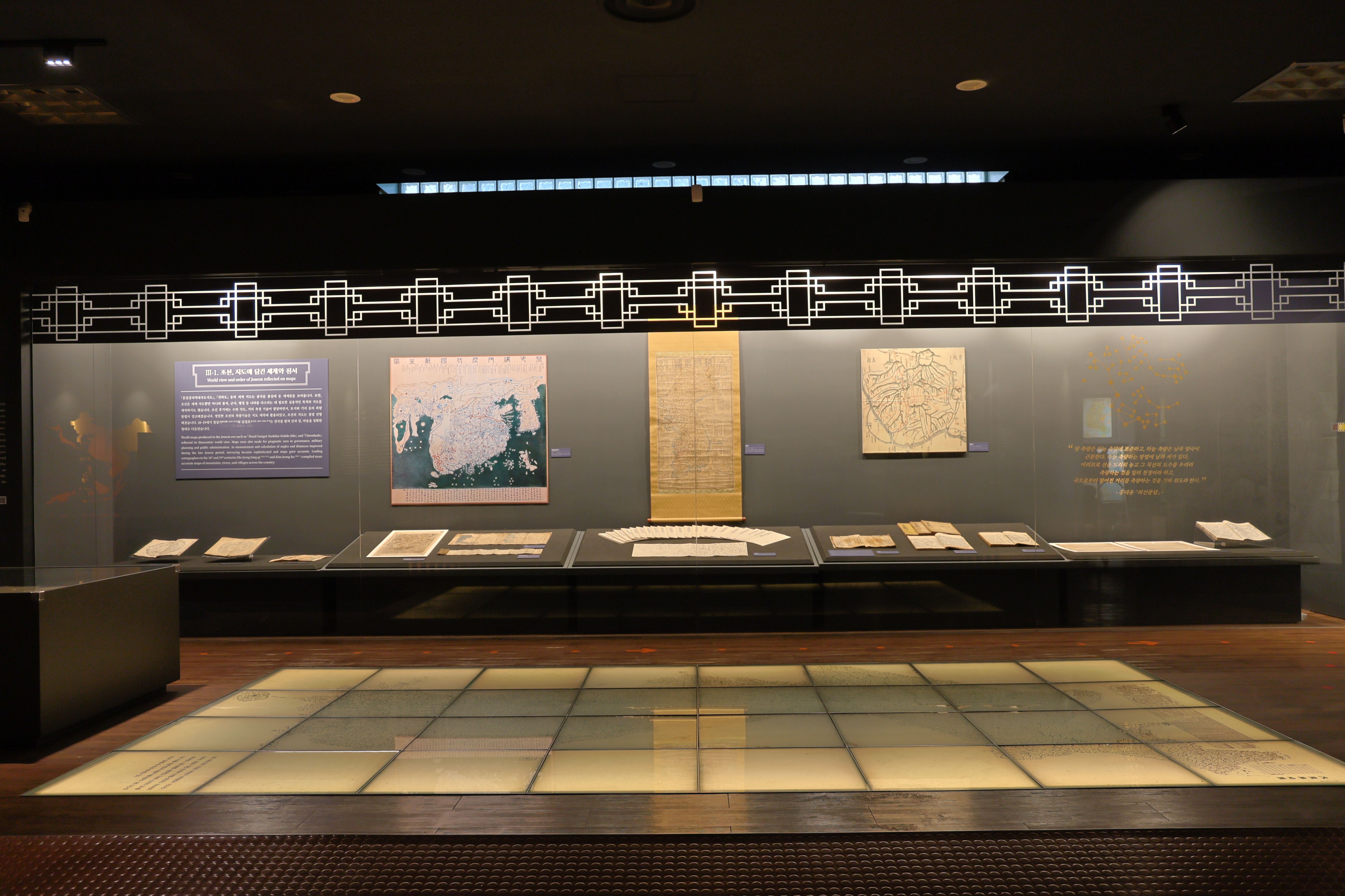 국립지도박물관 현대적인 로비 내부 전경